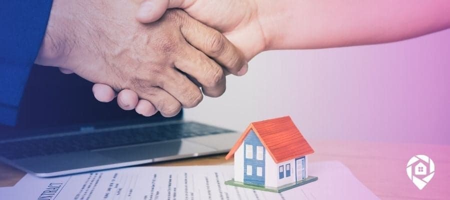 Real estate investors shaking hands after successfully finding an real estate investment.